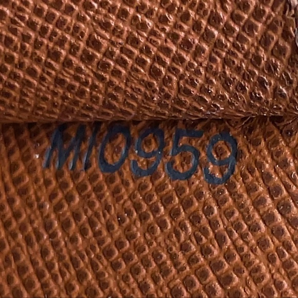 Louis Vuitton Serviette Conseiller Briefcase - Picture 7 of 9